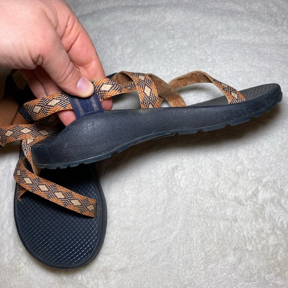 EUC Tan Geometric Diamond Pattern Chaco Women’s Sandals - Picture 6 of 8